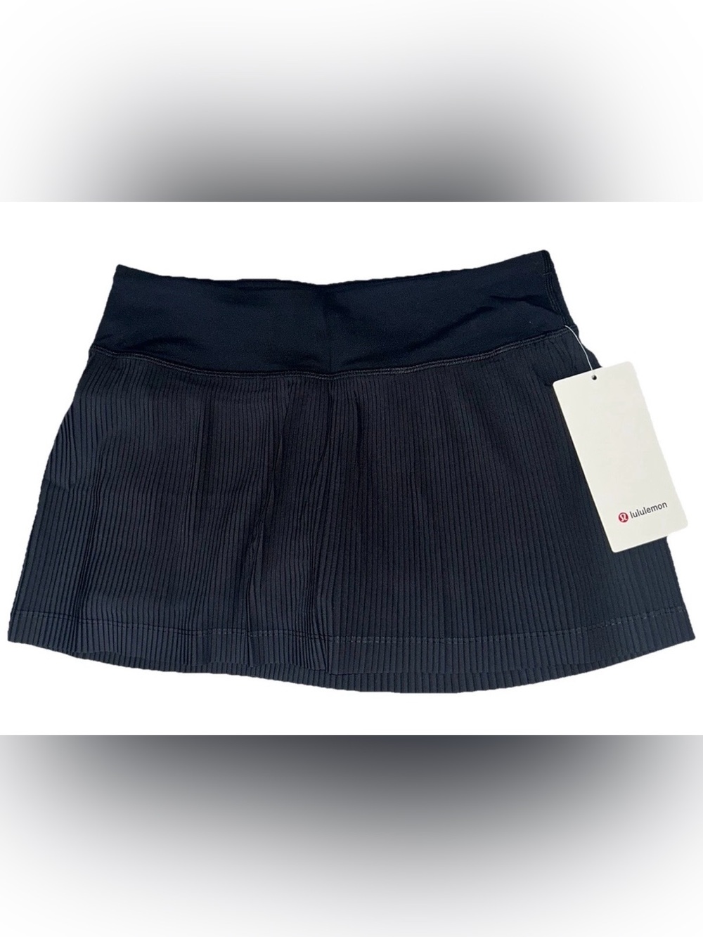 NWT•LULULEMON•SIZE 4•PLEAT TO STREET 3.5”L SKIRT•AUTHENTIC•BLACK•FULLY LINDED